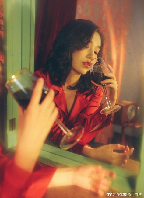 Wine Pics Aesthetic, Human Poses Reference, Aesthetic People, Photoshoot Concept, Human Poses, Body Poses, Cinematic Photography, Pose Reference Photo, Portrait Inspiration