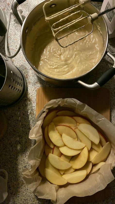 Baking Apple Pie Aesthetic, Thanksgiving Baking Aesthetic, Baking Pie Aesthetic, Fall Bakery Aesthetic, Baking Asethic, Autumn Baking Aesthetic, Pastry Chef Aesthetic, Home Cooking Aesthetic, Apple Pie Aesthetic