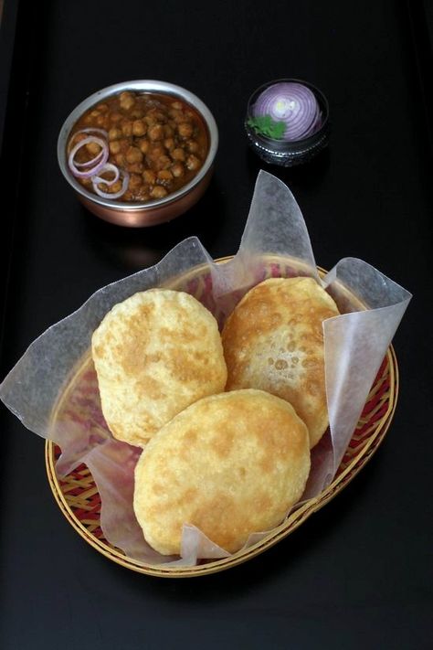 Quick and instant bhatura recipe - Eno fruit salt is used while making bhatura instead of yeast. Bhatura is deep fried, puffed Indian bread. Bhatura Recipe, Indian Flat Bread, Lunch Prep, Puri Recipes, Food Film, Roti Recipe, Indian Recipe, Indian Bread, Indian Breakfast