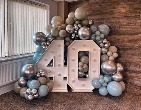 15 Anniversary, 50th Birthday Party Ideas For Men, Royal Gala, 30th Birthday Themes, 40 And Fabulous, Gala Event, 90's Birthday Party, Balloon Arches, 30th Bday