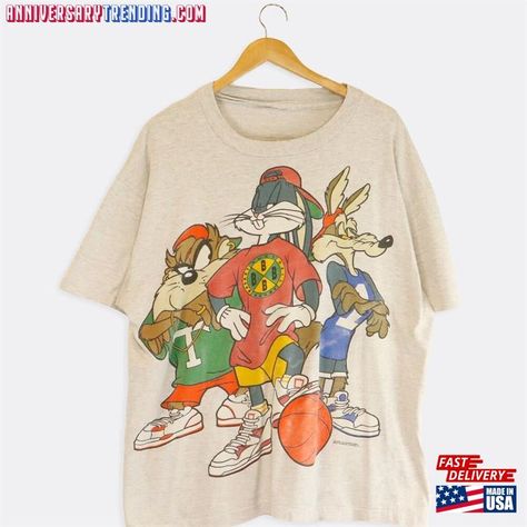 Vintage 1993 Looney Tunes B Basket Ball Graphic T-Shirt Unisex Classic Check more at https://anniversarytrending.com/product/vintage-1993-looney-tunes-b-basket-ball-graphic-t-shirt-unisex-classic/ Looney Tunes T-shirt, Vintage Looney Tunes Shirt, Looney Tunes Clothes, Looney Tunes Shirt, Moda Streetwear, Willy Wonka, Basketball Shorts, Looney Tunes, Childhood Memories