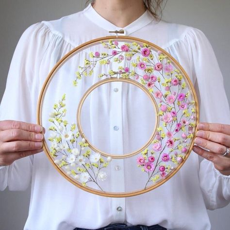 Olga Prinku, Diy Fleur, Tulle Embroidery, Embroidery Works, Modern Crafts, Flower Embroidery Designs, Dried Floral, Embroidery Hoop Art, Dried Flower Arrangements