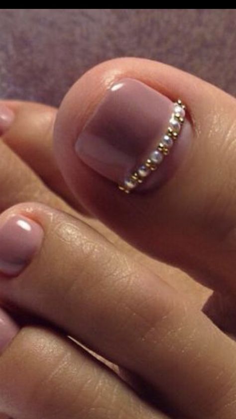 Rhinestone Pedicure, Pink Toe Nails, Simple Toe Nails, Pedicure Designs Toenails, Gel Toe Nails, Art Deco Nails, Acrylic Toe Nails, Cute Toe Nails, Vacation Nails