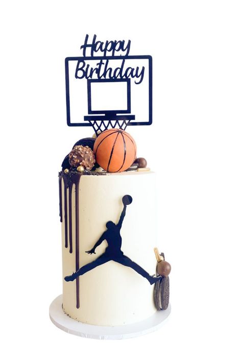 Super charge your basketball cake with our basketball hoop cake topper with matching basketball player fropper (sits on the front of the cake).  This is sure to get the birthday boy or girl smiling! Sports Party Cake, Birthday Cake 10 Boy, Basketball Cake Ideas Boys, 16th Birthday Cake Boy, Basketball Hoop Cake, Basketball Cake Design, Basketball Cake Ideas, Basketball Theme Cake, Happy Birthday Basketball