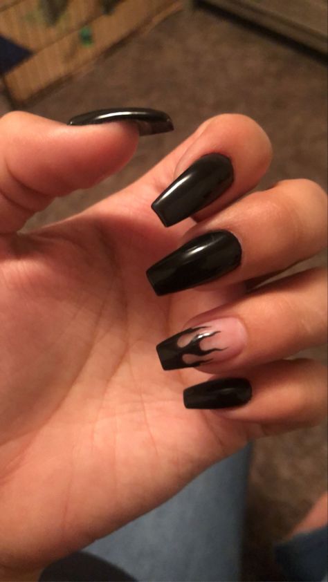 Ballerina Nail Ideas Medium, Nails Acrylic First Day Of School, Medium Length Coffin Acrylic Nails Black, Back To School Nails Black, Black Nails Easy, First Day Of School Nails Acrylic, Blink 182 Nails, Squoval Nails Design, Goth Mommy