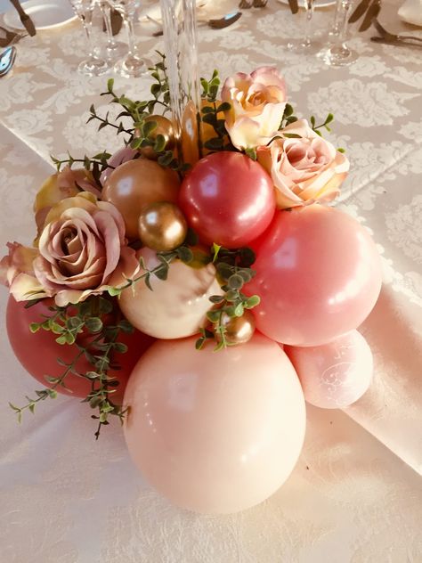 The Colour Purple, Deco Ballon, Wedding Balloon Decorations, Party World, Diy Balloon Decorations, Balloon Arrangements, Balloon Centerpieces, Balloon Flowers, Balloon Design