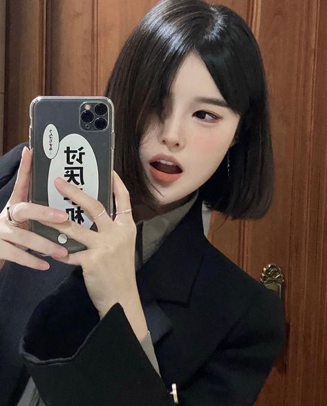 Medium Long Haircuts, Haircut Inspo, Girls Short Haircuts, Fotos Aesthetic, Uzzlang Girl, Korean Beauty, Girl Face, Ulzzang Girl, Maquillaje De Ojos