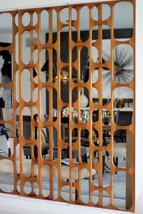 Teak Room Divider, Unique Wall Dividers, Mid Century Modern Deck Railing Ideas, Retro Room Divider, Mid Century Wall Divider, Living Room Retro Modern, 70s Room Divider, Home Divider Ideas, Particians Room Dividers