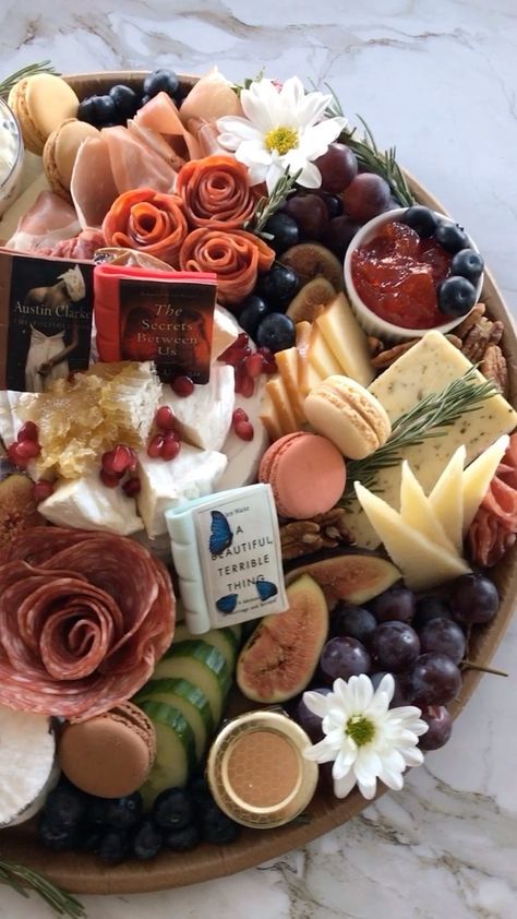 Book Club Charcuterie Board Ideas, Book Themed Charcuterie Board, Book Club Charcuterie Board, Theme Charcuterie Board, Book Club Snacks, Themed Snacks, Charcuterie Ideas, Club Ideas, Cheese Boards