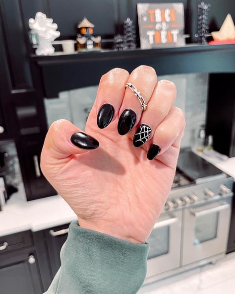 Black Nail Spiderweb, Black Nails With Spider Web Accent, Black Halloween Nails Spider Webs, Black And White Spiderweb Nails, Black Nails With Web Design, Black Cobweb Nails, Subtle Halloween Nails Black, Black Nails Spider Webs, Spiderweb Nails Short