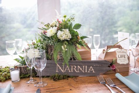 Narnia Table Decorations, Narnia Party Decorations, Narnia Wedding Theme, Narnia Wedding, Narnia Christmas, Wedding Flowers Centerpieces, Book Centerpieces, Flowers Centerpieces, Fairytale Party