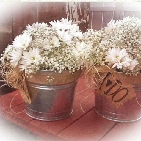 Baby's breath with white flowers in galvanized buckets Wedding Flower Buckets, Metal Bucket Centerpieces, Galvanized Bucket Wedding Centerpieces, Silver Bucket Centerpiece, Galvanized Bucket Flower Arrangement, Galvanized Buckets Wedding, Galvanized Floral Arrangements Tin Buckets, Galvanized Flower Buckets, Bucket Centerpiece