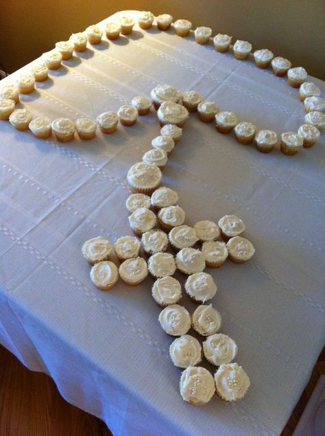 1st Communion Brunch Ideas, Rosary Cupcakes, First Communion Desserts, First Communion Cupcakes, White Rosary, Recuerdos Primera Comunion Ideas, Communion Table, Confirmation Party, First Communion Cakes