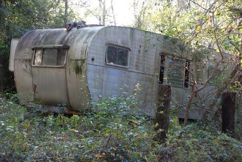 Abandoned Trailer, Appalachian Gothic, Hunting Trailer, Old Campers, Vintage Campers Trailers, Vintage Campers, Vintage Travel Trailers, Hero's Journey, Vintage Trailers