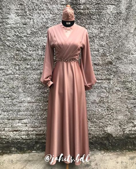 Gaun Satin Hijab, Dress Bridesmaid Hijab Simple, Bresmaid Dresses Muslim, Braidsmaid Hijab, Gamis Bridesmaid, Braidsmaid Hijab Style, Gaun Bridesmaid Hijab, Dress Bridesmaid Satin, Model Baju Bridesmaid Hijab