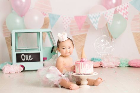 Unicorn Cake Smash, 1st Birthday Crown, First Birthday Crown, Smash Cakes, First Birthday Outfit Girl, Cake Girl, Ice Cream Birthday Party, Ice Cream Theme, Smash Cake Photoshoot