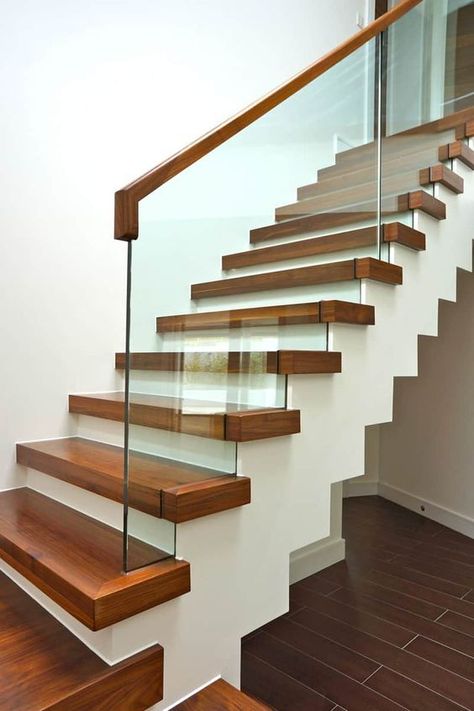 Reling Design, Stairs Tiles Design, Glass Staircase Railing, Wood Railings For Stairs, Eco Friendly Architecture, Luxury Houses Entrance, Diy Stair Railing, Glass Railing Stairs, Staircase Design Modern