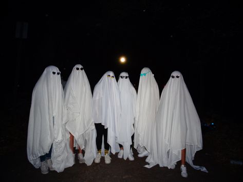 halloween
ghost
photoshoot
girls
friends
ghost photo shoot
aesthetic 
vibey
vibes Clg Friends Group Dp, Insta Group Dp, Group Icons Funny, Group Of Six Friends Aesthetic, Pfp For 6 Friends Group, Group Ghost Photoshoot, Anime 6 Friends Group, Group Of Friends Aesthetic Wallpaper, Group Pfp Funny