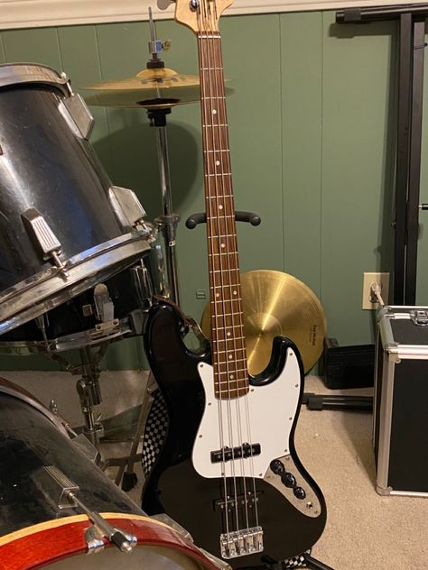 Bass Instrument Aesthetic, Guitar And Drums Aesthetic, Bass Aesthetic Grunge, Electric Guitar Aesthetic Grunge, Base Guitar Aesthetic, Drum Aesthetics, Cool Bass Guitars, Aesthetic Bass Guitar, Bassist Aesthetic