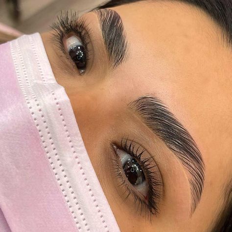 Perfect Brows Aesthetic, Thick Brows Aesthetic, Eyebrows 2023 Trends, Shape Thick Eyebrows, 2023 Eyebrow Trends, 2024 Eyebrow Trends, Brow Inspo Natural, 2024 Eyebrows, Ideal Eyebrows