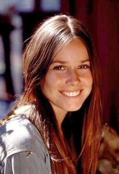 Barbara Hershey Batgirl Pictures, Barbara Hershey, Sara Gilbert, Actrices Hollywood, Child Actors, Badass Women, Famous Celebrities, Pretty Face, Old Hollywood