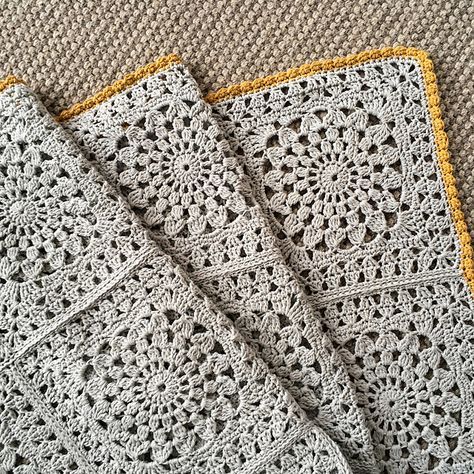 Diy Yarn Blankets, Room Crochet, Blankets Diy, Crochet Granny Squares, Crochet Blanket Pattern, Crochet Bedspread, Crochet Square Patterns, Granny Squares Pattern, Crochet Throw