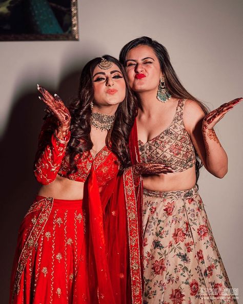 Tag Your Sister, Sisters Photography Poses, शादी की तस्वीरें, Bridesmaid Poses, Indian Bride Photography Poses, Bridesmaid Photoshoot, Sisters Photoshoot Poses, Indian Wedding Poses, Sister Photography