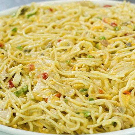 Your favorite pasta noodles and chicken. Chicken Spaghetti Pioneer Woman, Pioneer Woman Chicken, Resep Pasta, Chicken Spaghetti Recipes, Chicken Spaghetti, Think Food, Lunch Snacks, Pioneer Woman, Tortellini