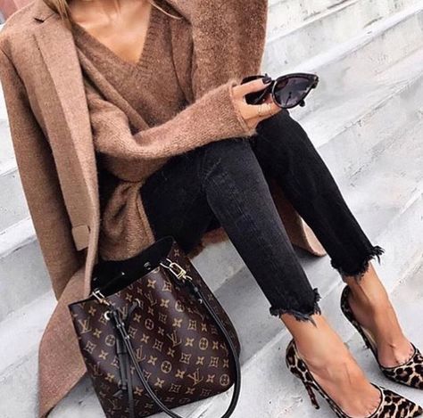 Vuitton Outfit, Louis Vuitton Outfit, Louis Vuitton Neonoe, Bag Outfit, Fashion Mode, Mode Inspiration, Fall Winter Outfits, Look Fashion, Classy Outfits