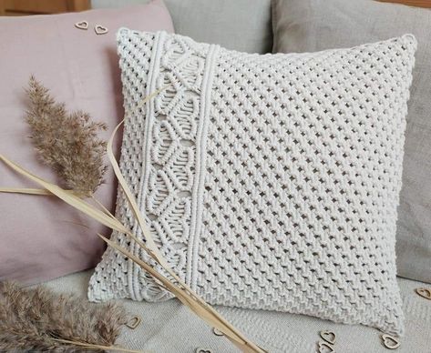 Diy Decorative Pillows, Macrame Pillow Cover Diy, Crochet Pillow Case Pattern, Macrame Tas, Crochet Cushion Covers, Macrame Pillow, Crochet Pillow Cases, Tutorial Macramé, Macrame Runner