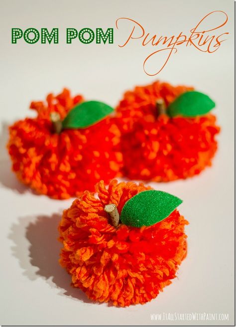 Pom Pom Animals, Diy Pom Poms, Pom Pom Crafts, Autumn Crafts, Halloween Crafts For Kids, Thanksgiving Crafts, Cute Crafts, Fall Fun, Yarn Crafts