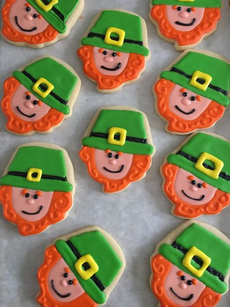 Leprechaun Cookies, St Patrick's Day Cookies, Cupcake Cookie, Cookie Company, Creative Cookies, Cookies Decorated, St Pattys Day, Indian Dishes, St Pattys