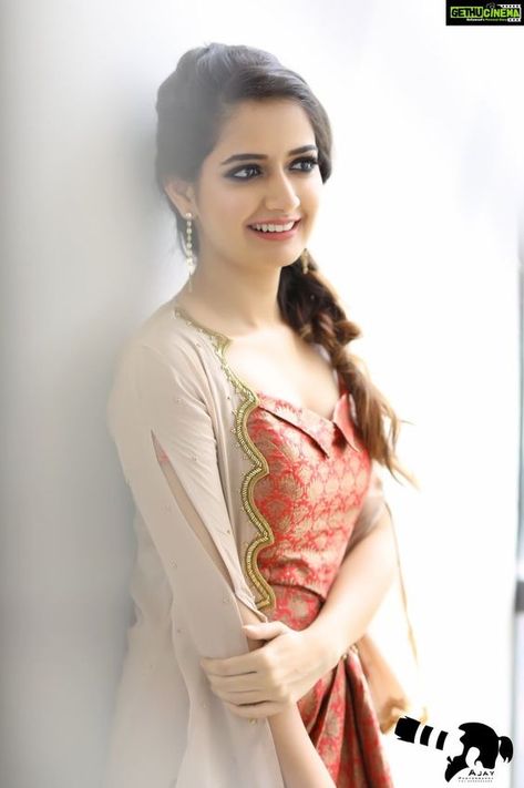 Ashika Ranganath Thayige Thakka Magav Actress (5) Garuda Actress Ashika Ranganath Latest Cute HD Gallery Ashika Ranganath, Teen Girl Dresses, Catherine Deneuve, Priyanka Chopra, Pics Art, Indian Beauty Saree, Desi Beauty, Hd Photos