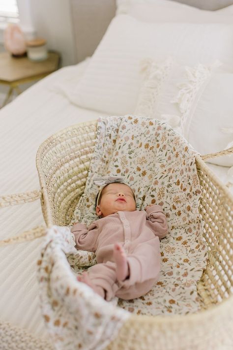 Bassinet Newborn Pictures, Newborn Photos In Bassinet, Newborn Bassinet Photography, Home Family Pictures, Home Newborn Photography, Newborn Bassinet, Diy Newborn Photography, Family Picture Poses, Baby Pic