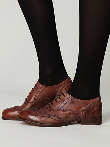 Brown Wingtip Shoes, Brown Oxford Shoes, Oxford Shoes Outfit, Shoe Shopping, Wingtip Shoes, Brown Oxfords, Devil Wears Prada, Oxford Flats, Free People Clothing Boutique