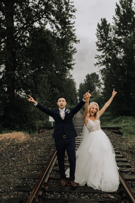 Railroad Wedding Pictures, Train Track Wedding Photos, Train Wedding Photos, Wedding Photo Ideas Bride And Groom Outdoor, Navy And Dusty Rose Wedding, Md Poses, Farewell Poses, Railroad Wedding, Groom Summer Wedding