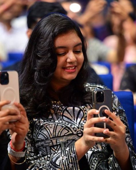 Aaradhya Bachchan is her mother, Aishwarya Rai Bachchan's biggest cheerleader. Their cutesy camaraderie at the SIIMA Awards proves their precious bond. #AishwaryaRaiBachchan #aishwaryaraibachchan #aishwaryarai #AaradhyaBachchan #SIIMA2024 #siimaawards Aaradhya Bachchan, Youtube Channel Name Ideas, Actress Name List, Mani Ratnam, Abhishek Bachchan, Fan Image, Bollywood Updates, Aishwarya Rai Bachchan, Bollywood Gossip