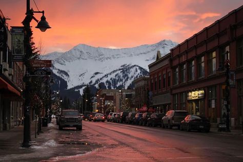 KIMBERLEY VLASIC 🌻 on Instagram: “Damn Mother Nature 🔥 who caught this afternoon’s sunset in #Fernie? It was incredible! . . . @canada #fernie #ferniebc #lovefernie…” Cranbrook Bc, Fernie Bc, Summer Plans, Gap Year, Bouldering, Snowboarding, Mother Nature, Street View, The Incredibles