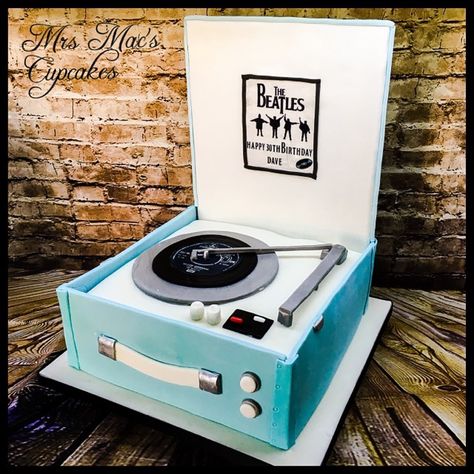 Record player cake Record Player Cake Ideas, Beatles Birthday Cake, Record Cake, Bolo Musical, Beatles Birthday, Music Themed Cakes, Beatles Party, Music Cakes, Buy Cake