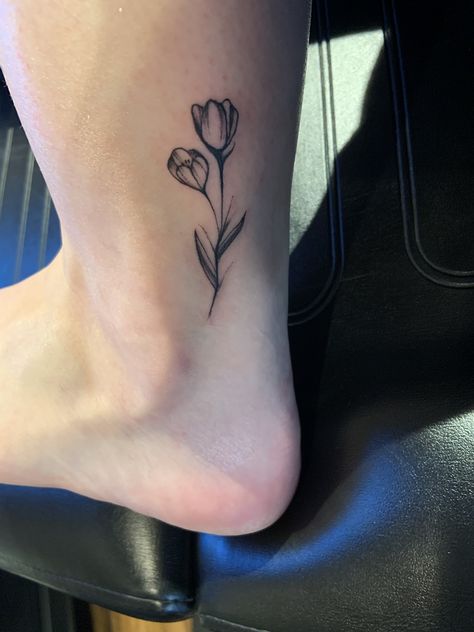 Inside Ankle Tattoos, Tulips Tattoo, Tattoo Tulip, Reference Tattoo, Minneapolis Tattoo, Micro Tattoo, Violet Tattoo, Simple Tattoos For Women, Tulip Tattoo