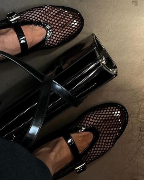 Double the trouble 🤍🖤 Looking for the perfect shoes? DM us 📸 @limelightnova @simmi.sim heijsanna 🔎 Alaïa fishnet flats #alaiashoes #alaiaflats #alaiafishnet #fishnetshoes Purse Inspiration, Alaia Shoes, Mesh Flats, Fish Net, August 25, Perfect Shoes, Instagram Feed, Purse, Mesh