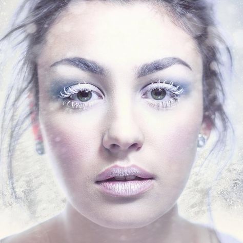 Snow Face Makeup Winter Makeup Looks Ice Queen, Characters Traits, Snow Makeup, Ice Makeup, Frozen Makeup, Ice Queen Makeup, Mystic Garden, Make Up Designs, Eyeliner Designs