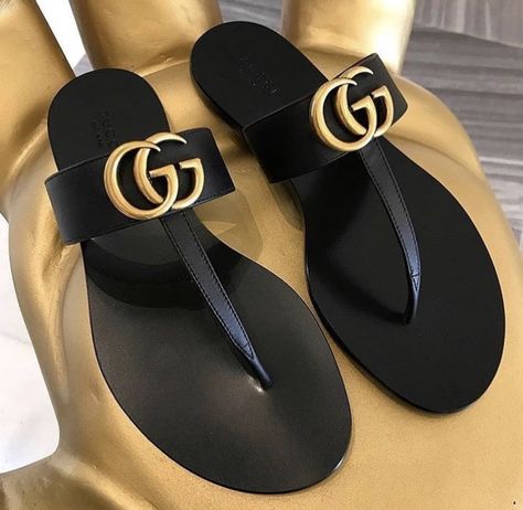 Gucci Slippers, Ladies Slides, Wool Fashion, Heels Patterns, Heels Chunky, Wedges Heels, Elegant Outfits, Cowboy Outfits, Buckled Flats