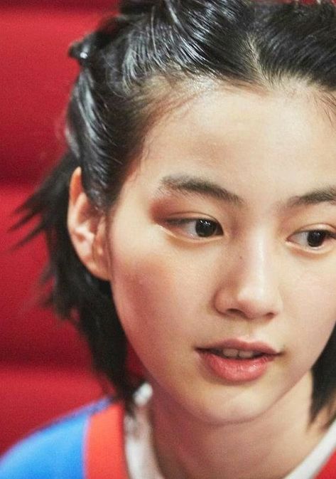 Xiaowei Duan, Profile Female, Rena Nounen, Korean Pop Stars, Asian Short Hair, Vogue Beauty, Feminine Beauty, Woman Face, Face And Body