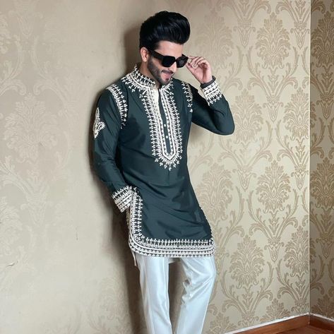 Designing Kurta For Men, Gents Designer Kurta, 3 Button Suit Men, Kurta For Diwali Men, Party Wear Kurta Pajama For Mens, Mehndi Kurta For Men, Diwali Kurta For Men, Kurta Pajama Jacket Men, Kurta Pajama Men Design