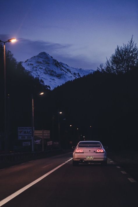 Burger Instagram, 90s Jdm, Jdm Aesthetic, Cold Pictures, Mountain Drive, Jdm Legends, White Cars, R34 Gtr, Aesthetic Cars