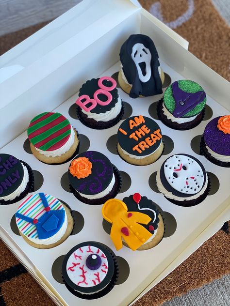 Halloween Fondant Cupcakes, Horror Movie Cupcakes, Scary Halloween Cupcakes, Horror Cupcakes, Scary Cupcakes, Movie Cupcakes, Halloween Fondant, Character Cupcakes, Halloween Cake Decorating