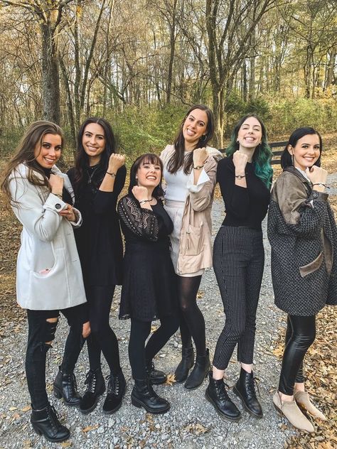 Christina Cimorelli, Cimorelli Sisters, Lisa Cimorelli, Lauren Cimorelli, Cimorelli, Dance Music Videos, Family Picture, Pop Singers, Picture Ideas