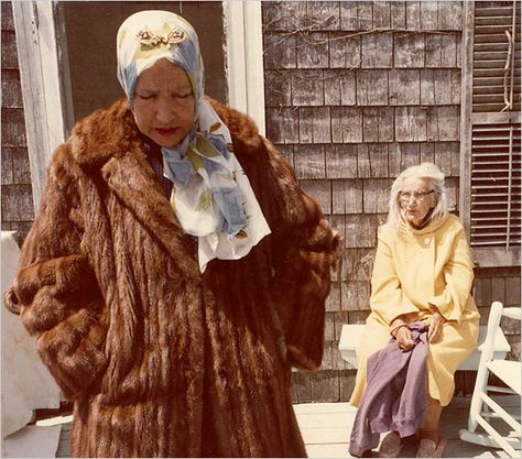 little and big edie beale Grey Gardens House, Edie Bouvier Beale, Edith Bouvier Beale, Edie Beale, Little Edie, Gray Gardens, Vegetables Garden, Lee Radziwill, Gardening Vegetables