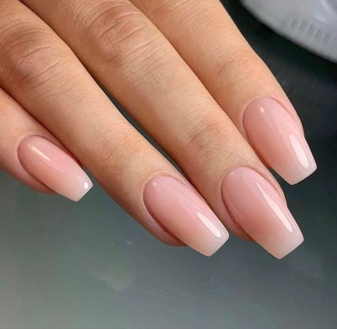 Nail Art Minimalist, Nail Art Aesthetic, Hailey Bieber Nails, Bieber Nails, Nail Polish Kit, Work Nails, Casual Nails, Nail Gel Polish, Classy Acrylic Nails